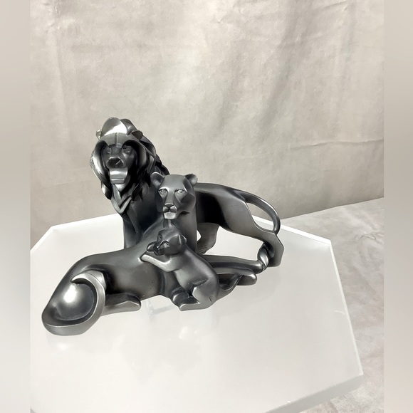 Lion, Lioness and Giraffe Figurines (ALL FIGURINES INCLUDED) - Picture 2 of 9